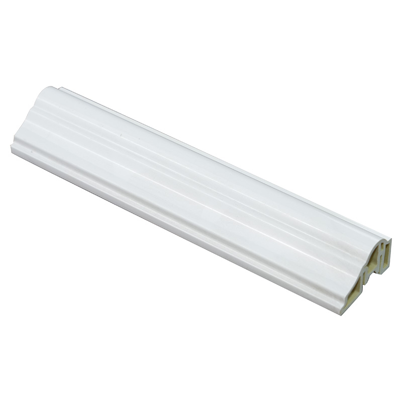 36 mm dicke WPC-Sockelleiste mit Holzmaserung und PVC-Verbundbasis